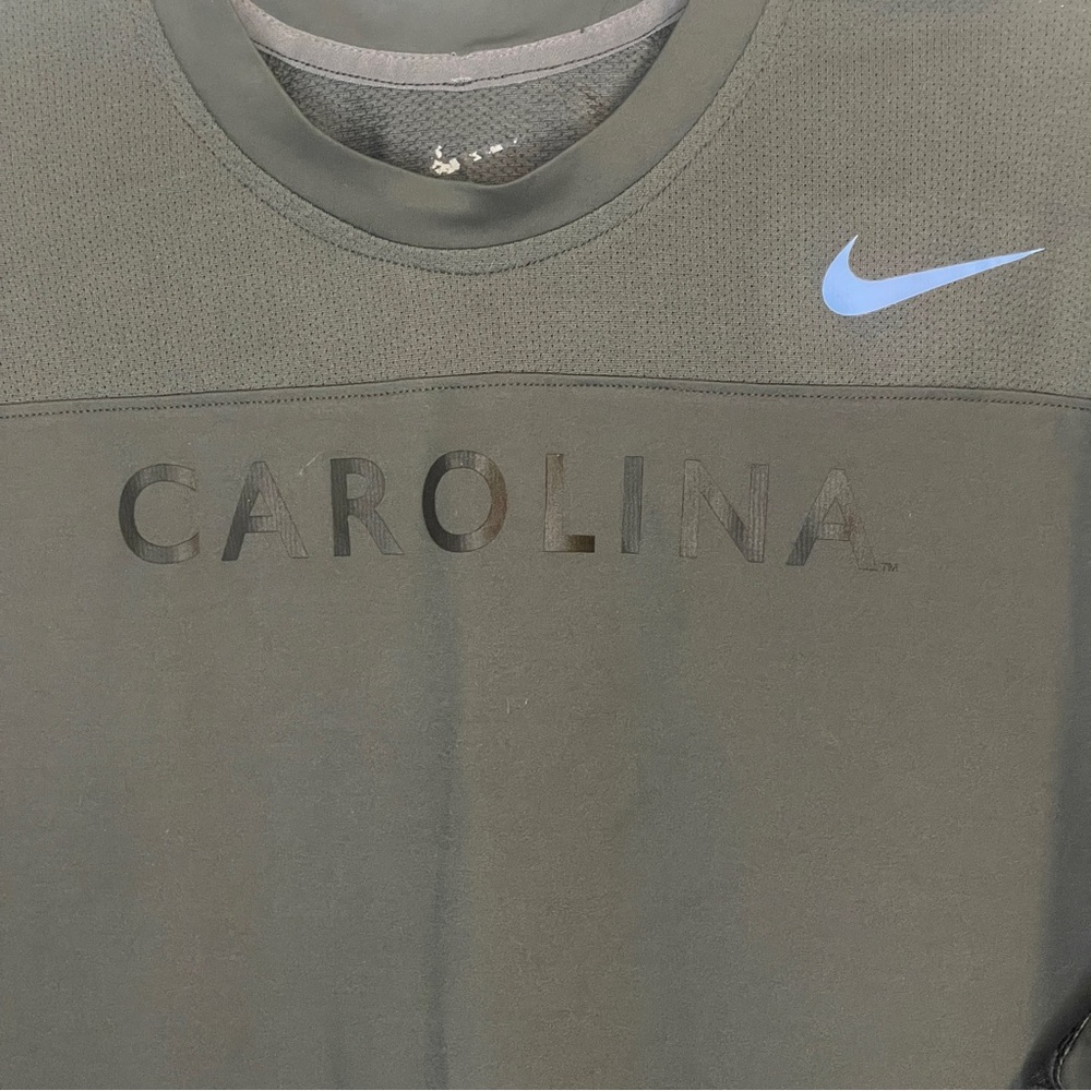 Nike CAROLINA Black Short Sleeve Athletic Tee - Picture 3 of 6